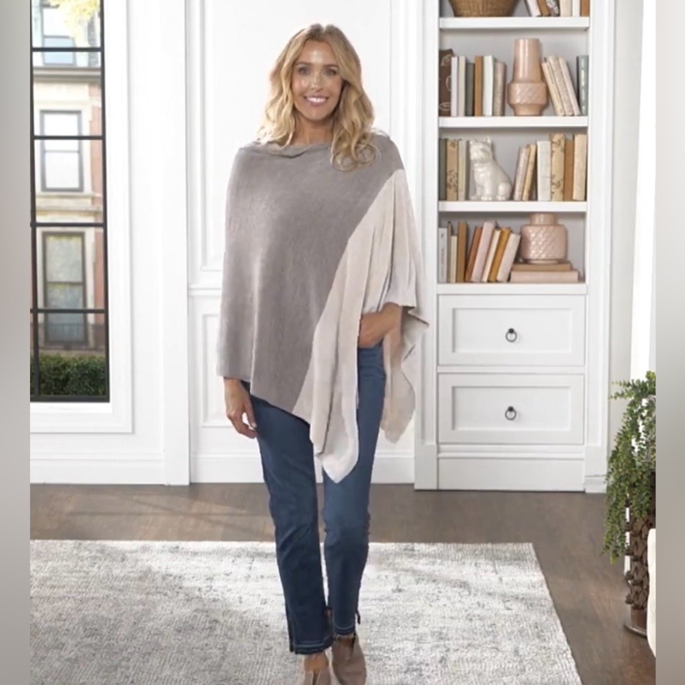 Barefoot Dreams CozyChic Ultra Lite Sunset Poncho
Beach Rock OS